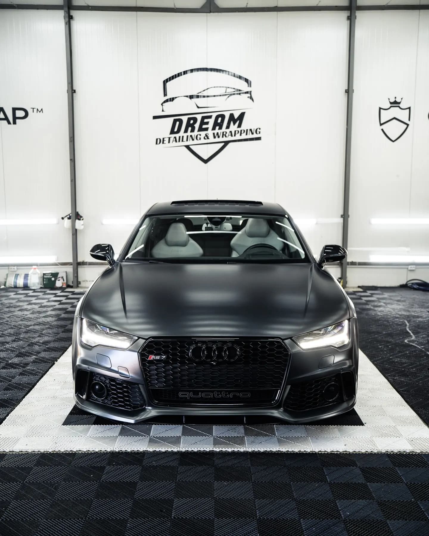 Mașină după detailing exterior în studioul Dream Detailing Brașov