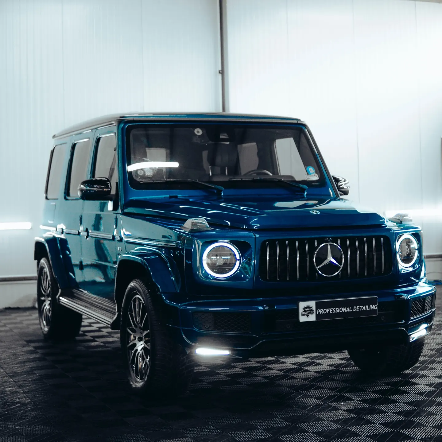 Proiect wrapping auto finalizat în studio